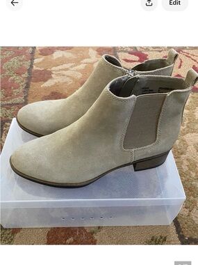 White Mountain Suede Leather Tan Side Zipper Ankle Boots